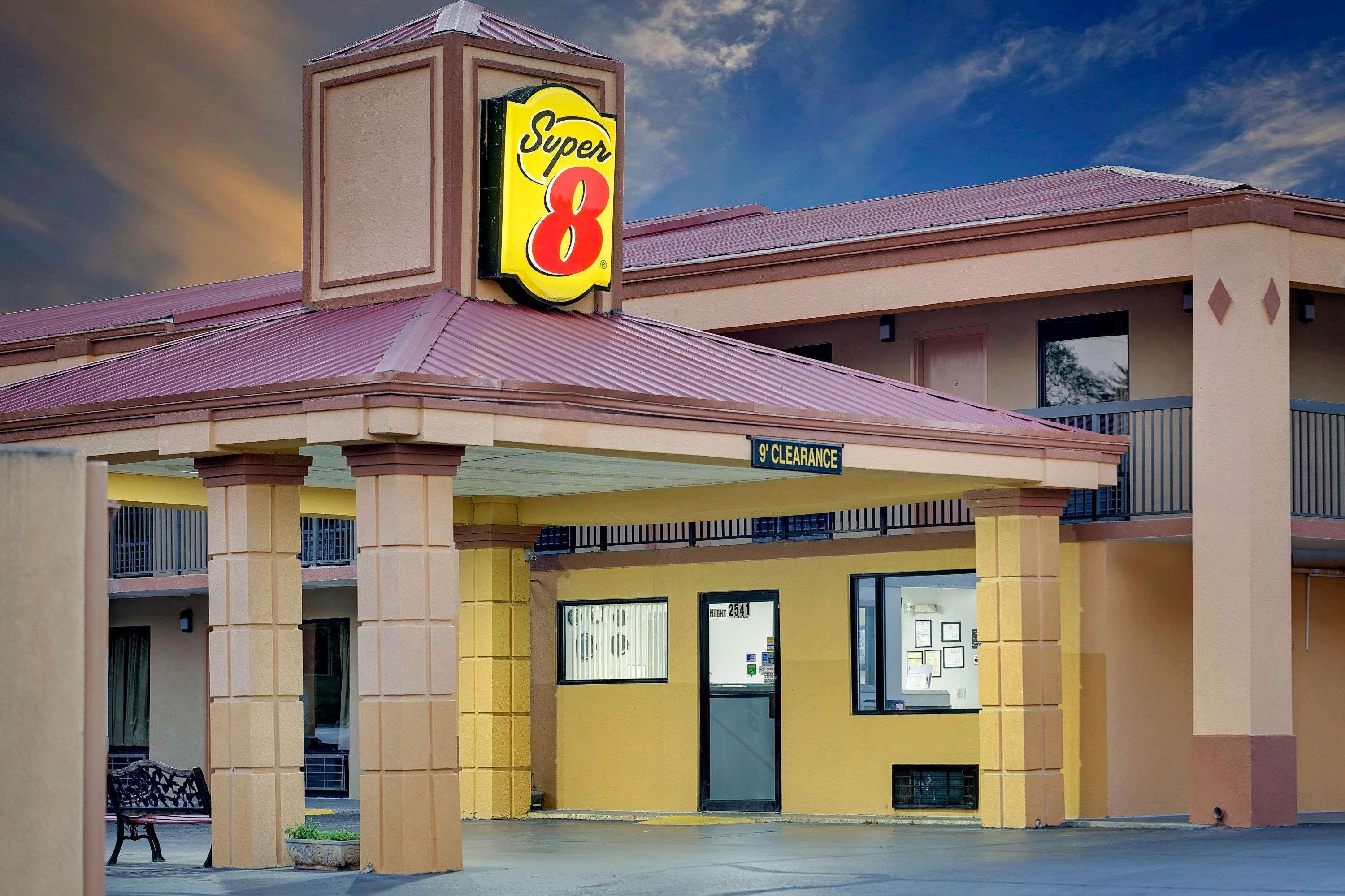 Super 8 By Wyndham Athens Motel Exterior photo