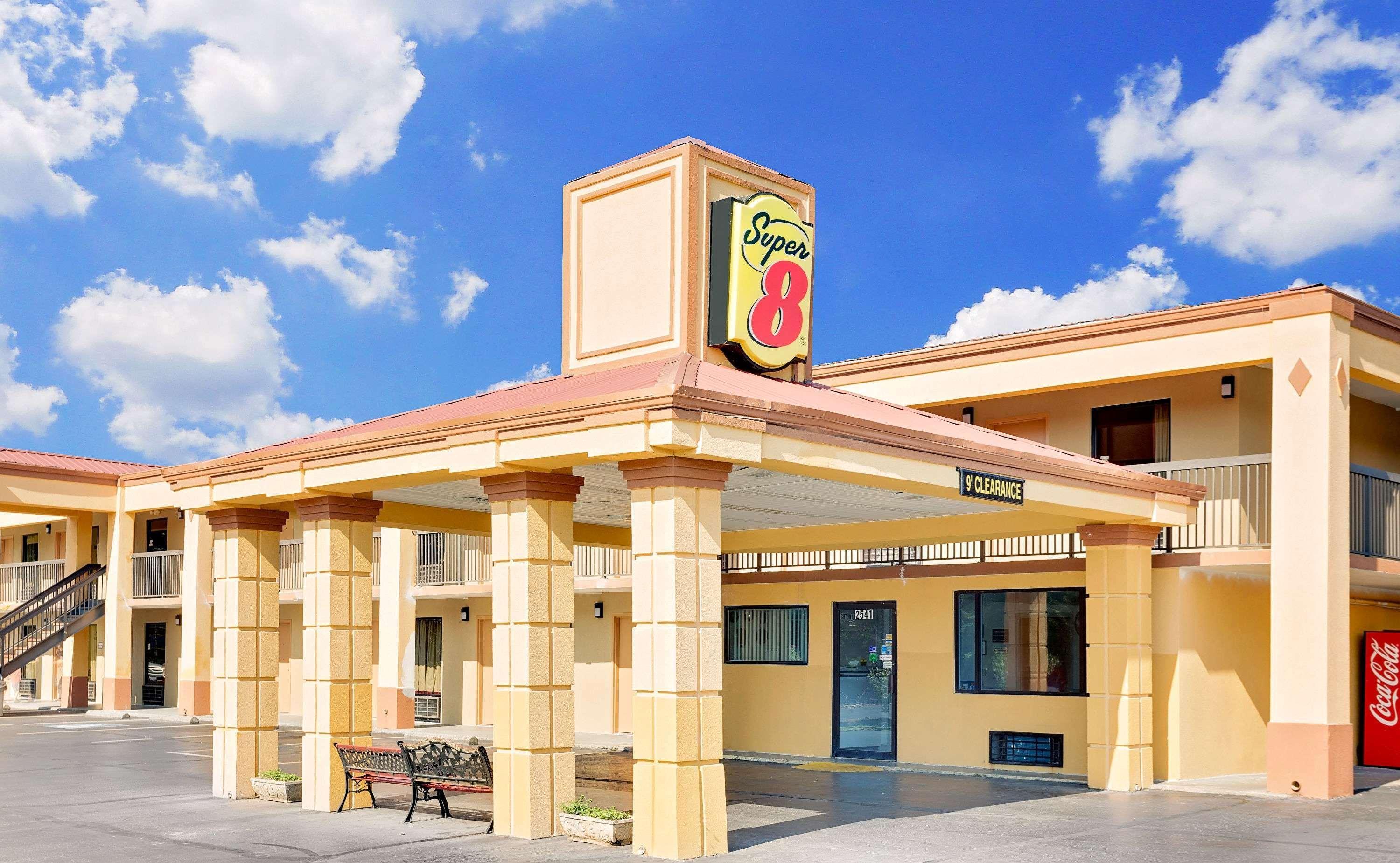 Super 8 By Wyndham Athens Motel Exterior photo