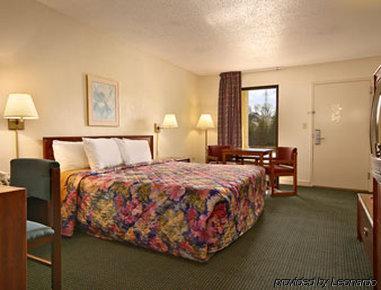 Super 8 By Wyndham Athens Motel Room photo